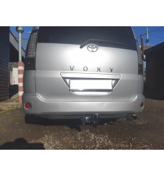 Фаркоп на Toyota Voxy ML200V1