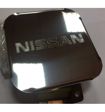 Заглушка на фаркоп с логотипом Nissan