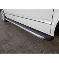 Пороги алюминиевые с пластиковой накладкой (карбон серебро) на Volkswagen Multivan VWMULT15-13SL 