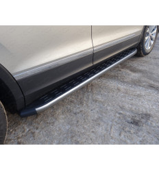 Пороги алюминиевые с пластиковой накладкой (карбон серые) на Volkswagen Tiguan VWTIG17-16GR 